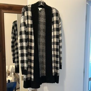 Soft duster cardigan sweater in checker print. Size small.